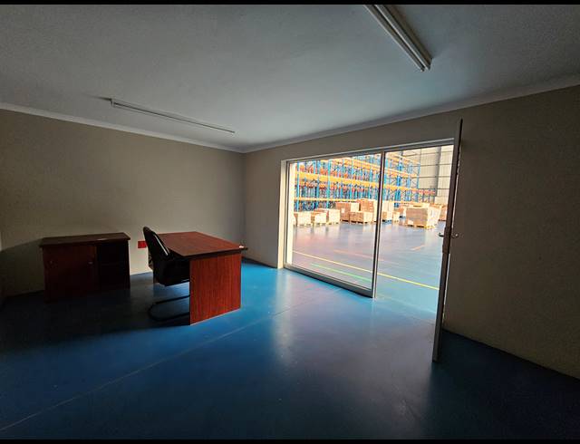 3,234M² WAREHOUSE FOR SALE IN COSMO BUSINESS PARK